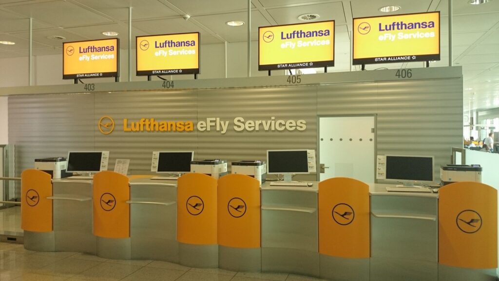 Lufthansa Service Schalter am Flughafen Lufthansa Service Schalter