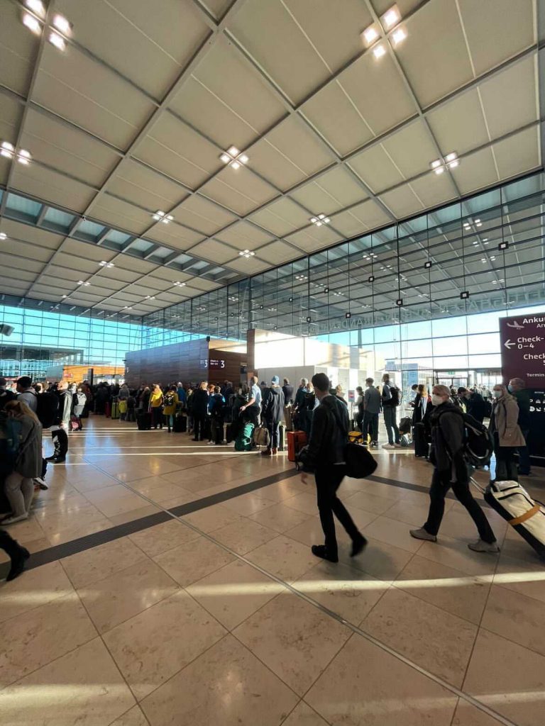 Chaos an Flughäfen zum Ferienstart (Herbst 2021)